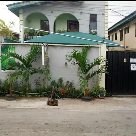 Staycation Suites And Apartment Lagos Ngoại thất bức ảnh
