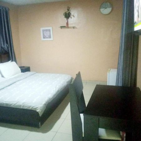 Staycation Suites And Apartment Lagos Ngoại thất bức ảnh