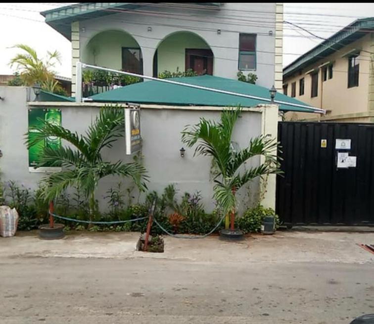 Staycation Suites And Apartment Lagos Ngoại thất bức ảnh