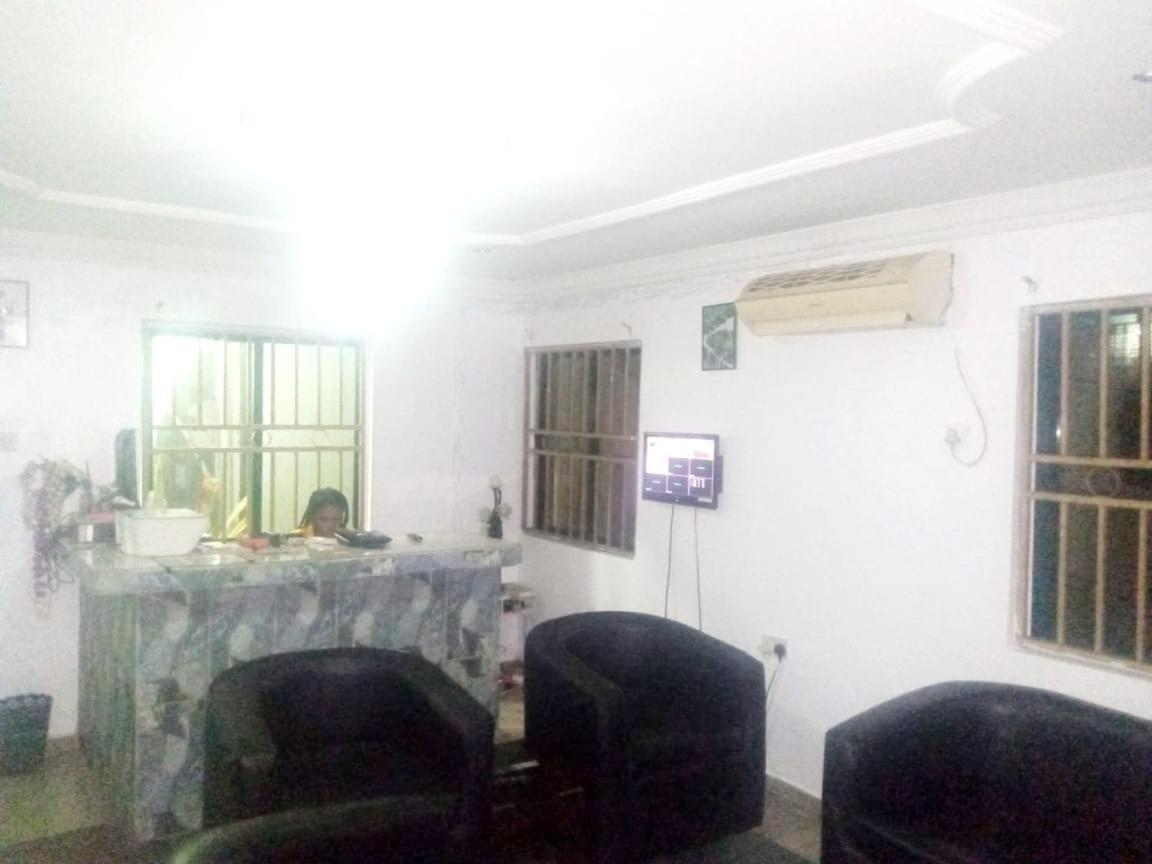 Staycation Suites And Apartment Lagos Ngoại thất bức ảnh