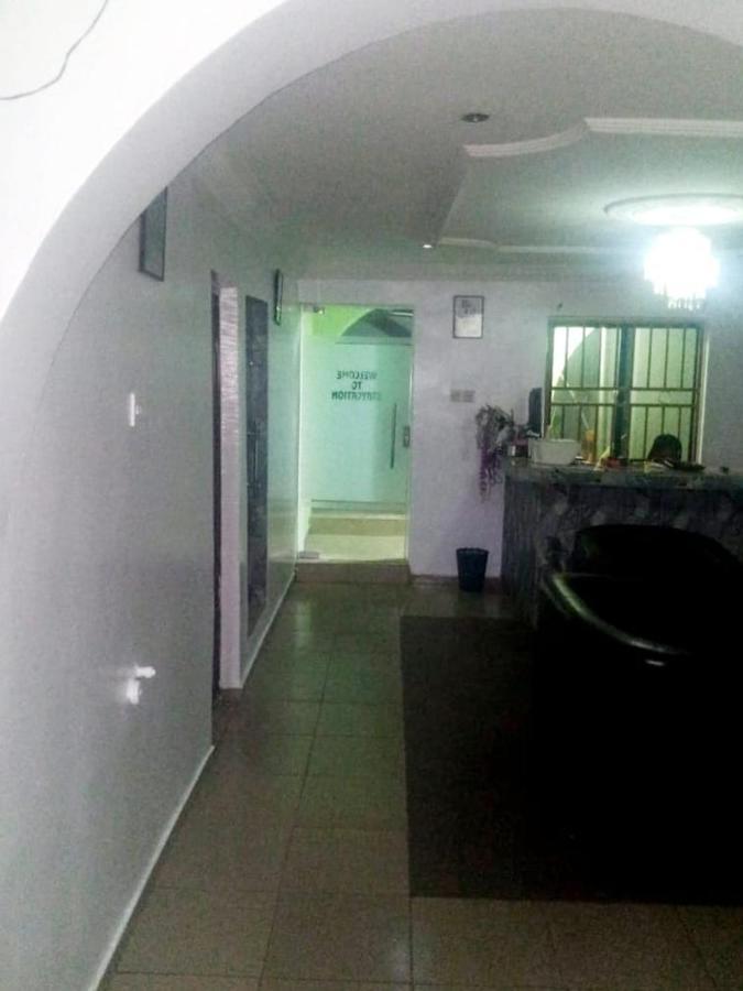 Staycation Suites And Apartment Lagos Ngoại thất bức ảnh