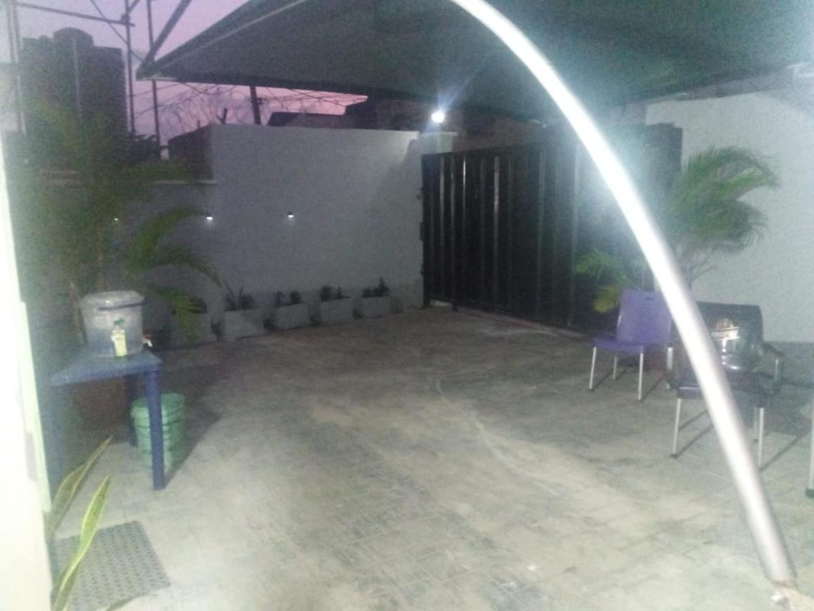 Staycation Suites And Apartment Lagos Ngoại thất bức ảnh