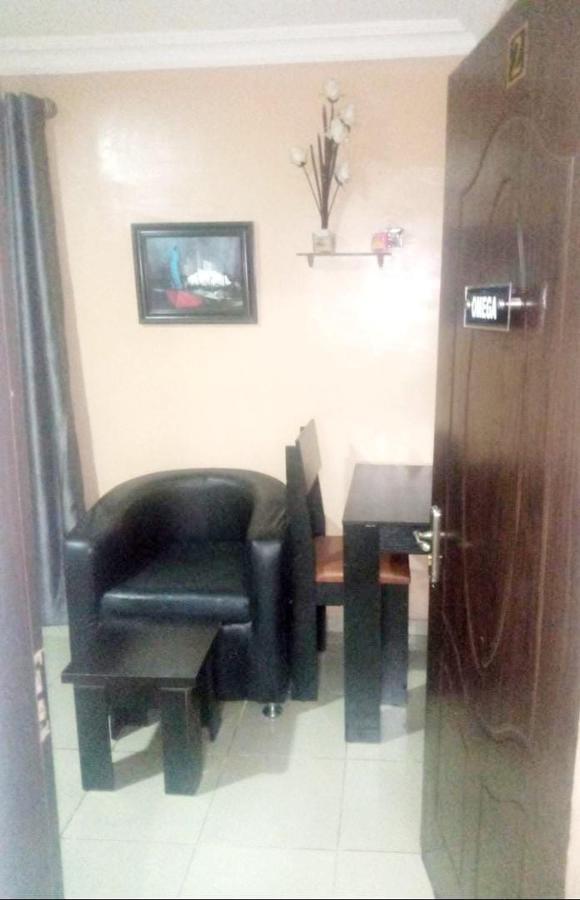 Staycation Suites And Apartment Lagos Ngoại thất bức ảnh