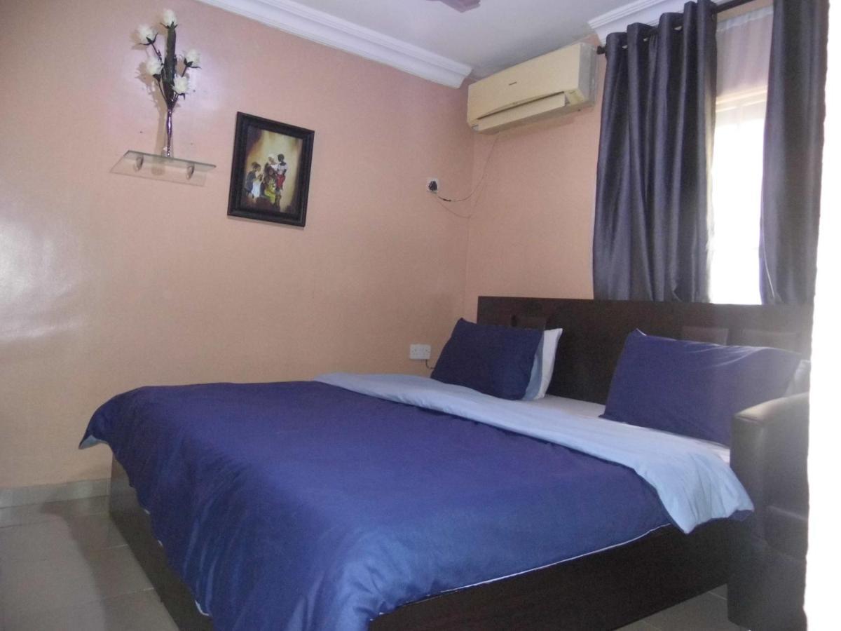 Staycation Suites And Apartment Lagos Ngoại thất bức ảnh