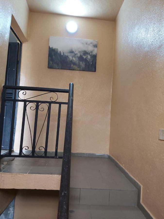 Staycation Suites And Apartment Lagos Ngoại thất bức ảnh