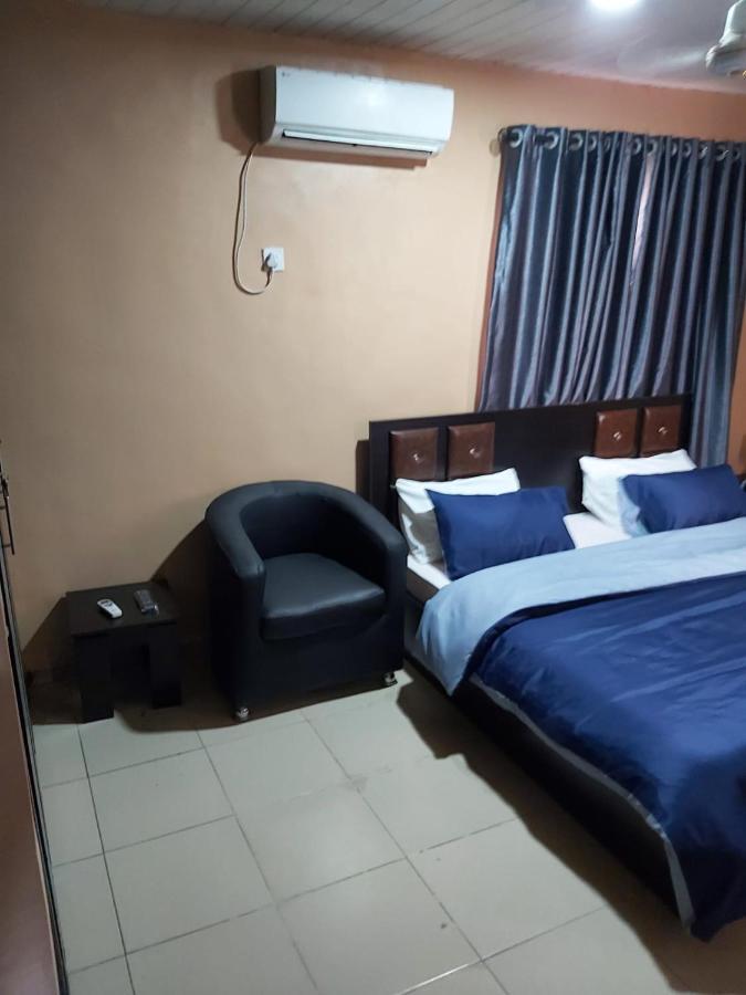Staycation Suites And Apartment Lagos Ngoại thất bức ảnh