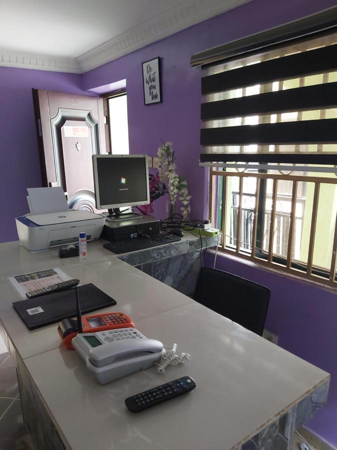 Staycation Suites And Apartment Lagos Ngoại thất bức ảnh