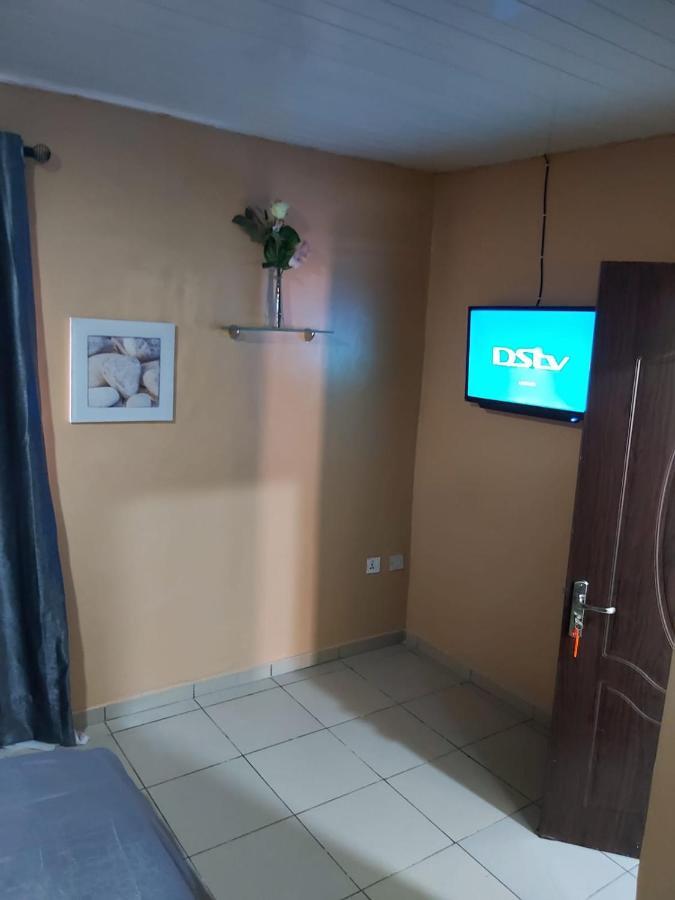 Staycation Suites And Apartment Lagos Ngoại thất bức ảnh