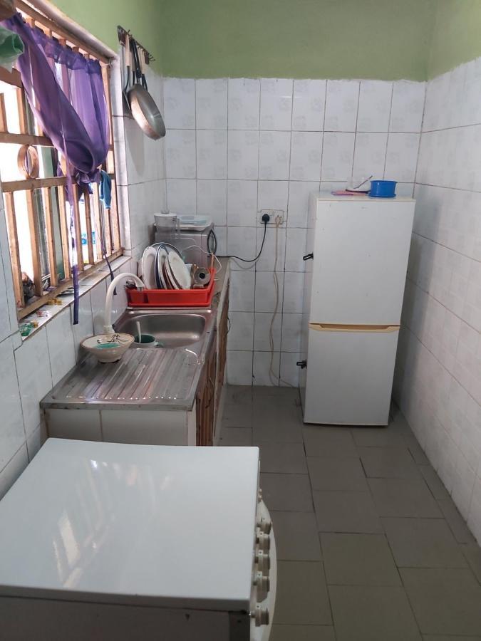 Staycation Suites And Apartment Lagos Ngoại thất bức ảnh